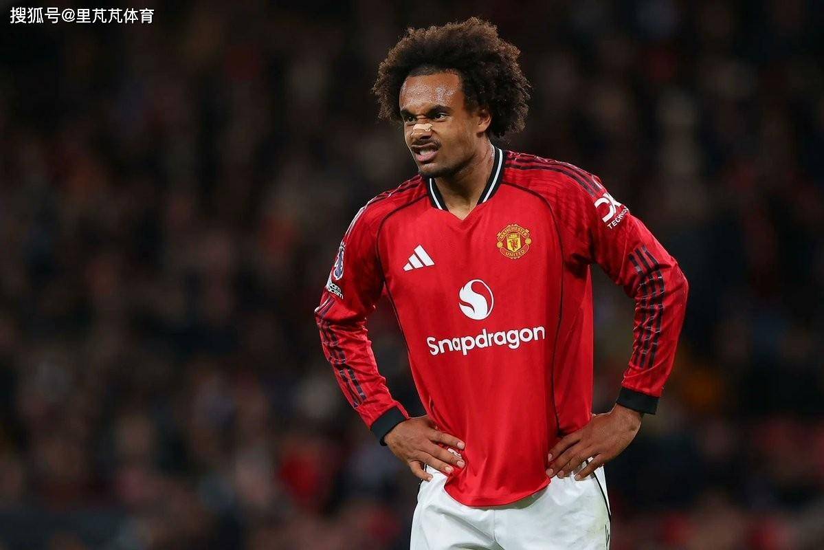 转会“临门一脚”即将达成：11号前锋告别曼联，又一笔失败引援